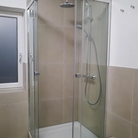 Apartament Modern Parking Wifi 6 Pax *